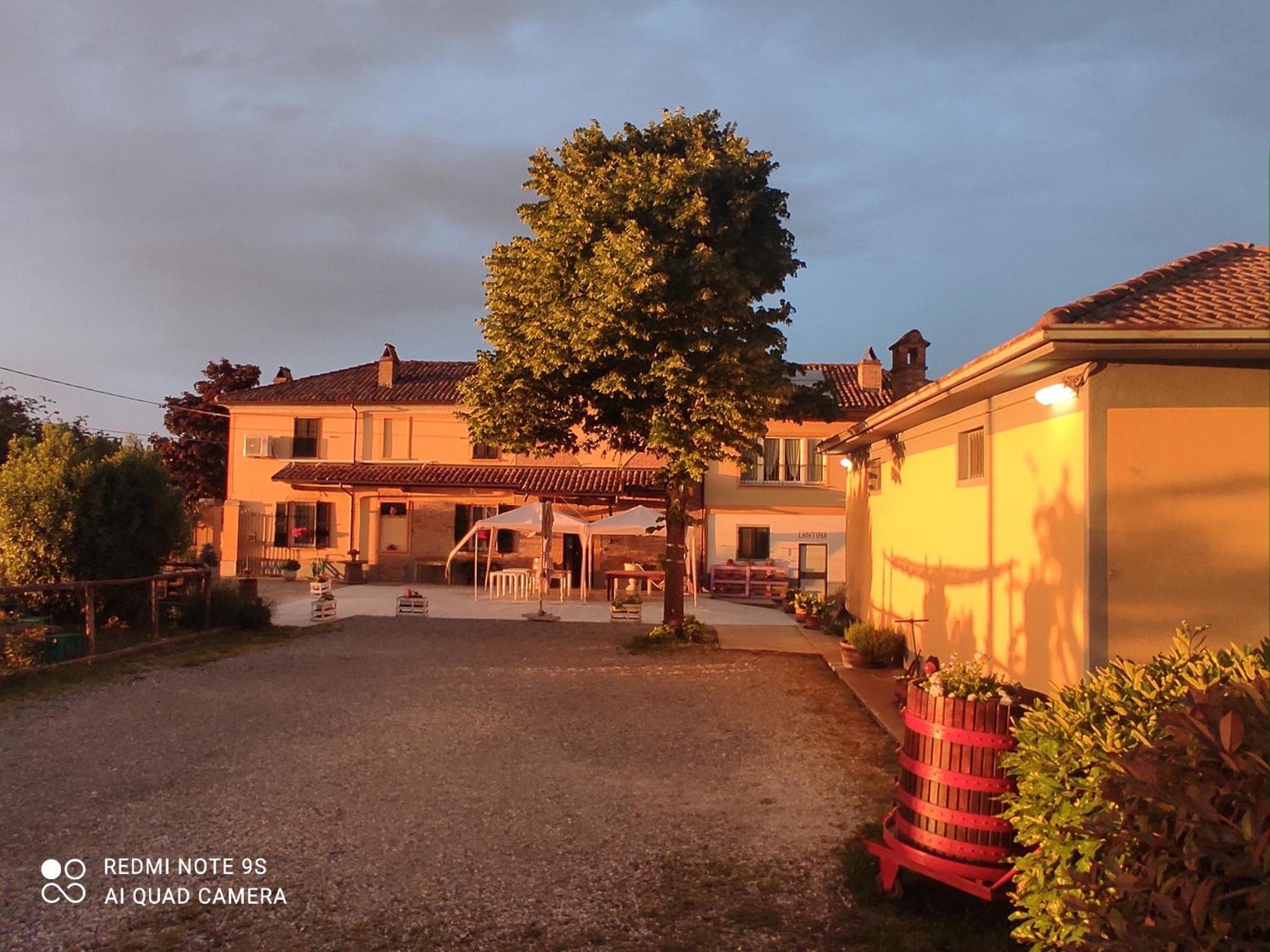 Cascina Angelina Villa Casteggio Luaran gambar